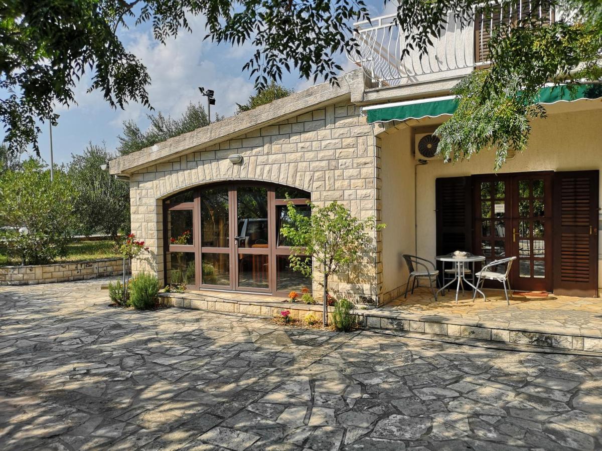 Villa Nina Селине Экстерьер фото